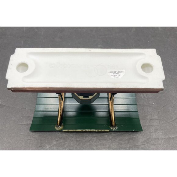 Dept 56 Victoria Station Train Platform Retired 5575-1 Heritage Village W/Box - Picture 8 of 9